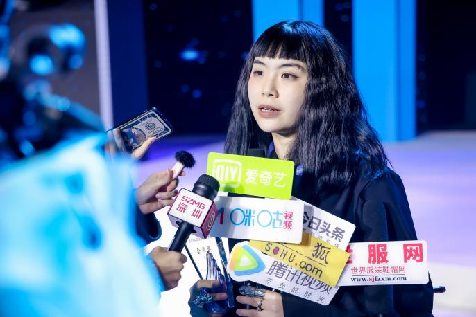&ldquo;元音#東方&rdquo;第十二屆&ldquo;大浪杯&rdquo;中國女裝設(shè)計大賽圓滿收官，作品《逍遙詩學(xué)》贏得&ldquo;金浪獎&rdquo;20萬，大賽虛擬代言人&ldquo;唯我&rdquo;驚艷亮相！