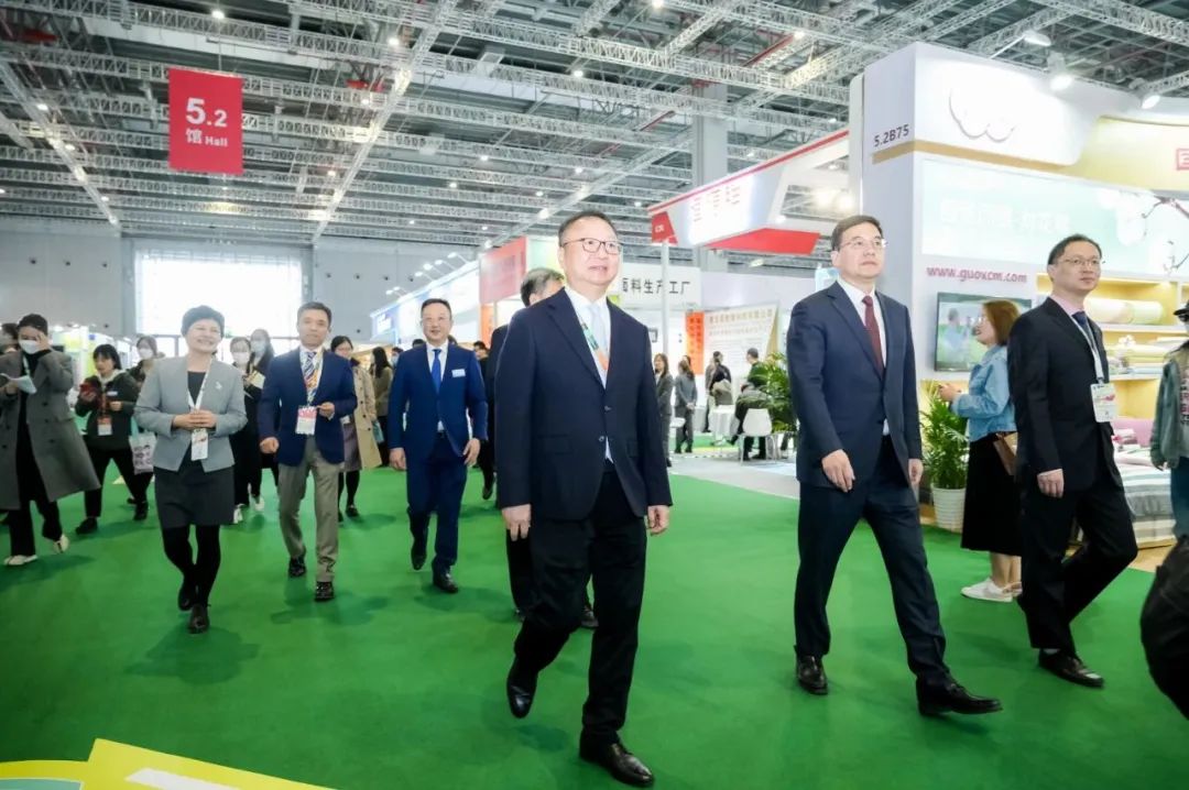 力為華夏添錦繡,織就神州好生活!2023中國紡聯春季聯展開幕式暨棉紡消費季活動啟動儀式舉行