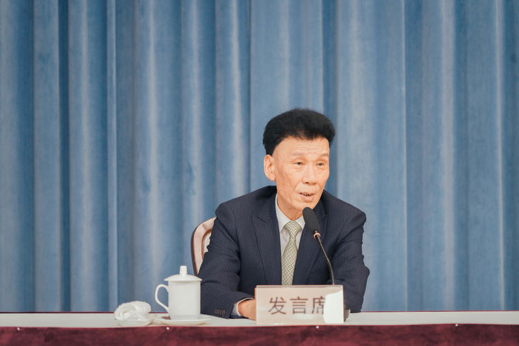 陸大榮:聽(tīng)黨話跟黨走,民營(yíng)企業(yè)大有作為 ——在蘇州市服裝業(yè)商會(huì)二屆二次會(huì)員大會(huì)上的發(fā)言