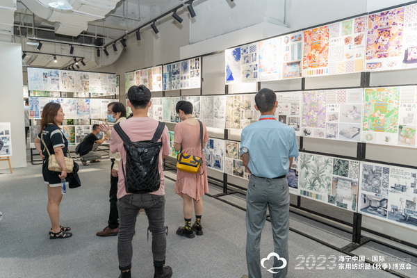 &ldquo;智造讓家更美好&rdquo;--2023海寧中國(guó)&middot;國(guó)際家用紡織品（秋季）博覽會(huì)在浙江海寧許村鎮(zhèn)&middot;海寧中國(guó)家紡城盛大開幕。