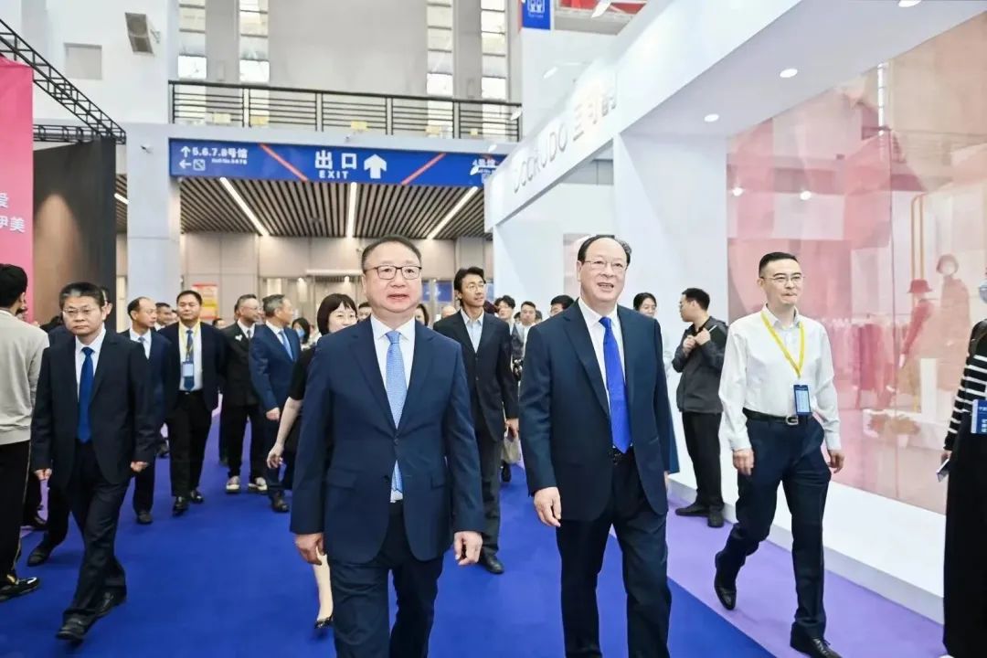 “潮涌東方、風尚寧波”--2023寧波時尚節暨第27屆寧波國際服裝節盛大啟幕