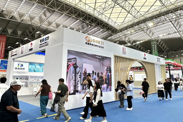 36家毛織企業抱團參展中國(鄂爾多斯)國際羊絨羊毛展覽會,提升大朗品牌知名度