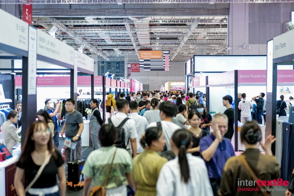 超10萬(wàn)名觀眾參觀2024intertextile秋冬面輔料展 | 2025上海、深圳兩地三展新程再啟
