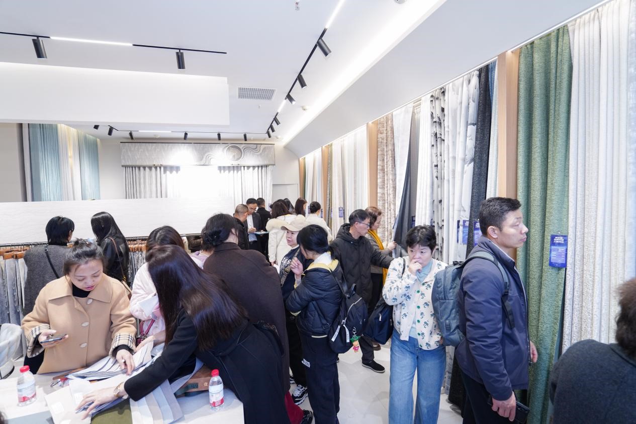 智造織就未來(lái)，錦韻潮動(dòng)全球！2025海寧春季家博會(huì)今日啟幕