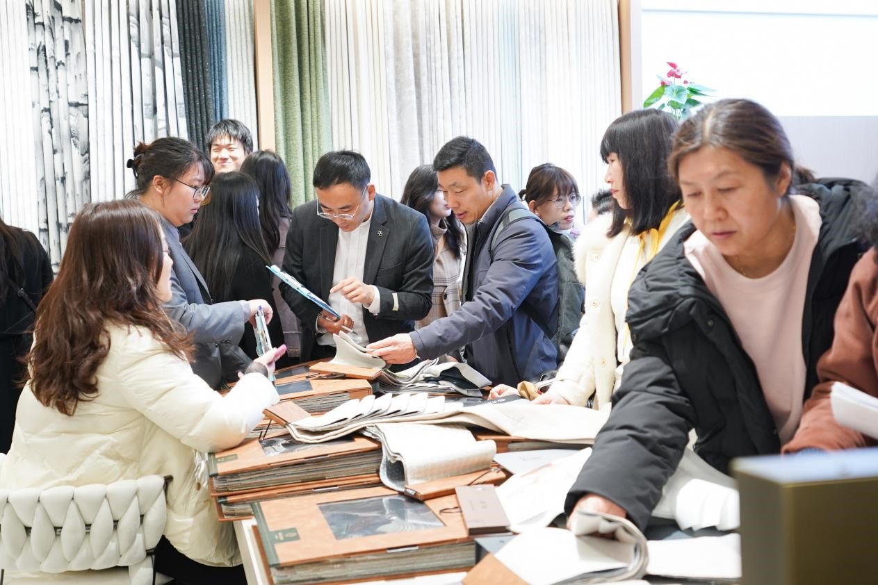 智造織就未來(lái)，錦韻潮動(dòng)全球！2025海寧春季家博會(huì)今日啟幕