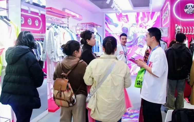 銀基廣場攜六大原創品牌亮相CHIC2025（春季），展現中部地區時尚力量