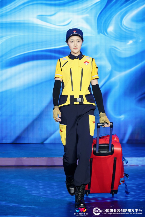 聚焦全民國(guó)防教育作訓(xùn)服與海上功能服，第二屆中國(guó)職業(yè)裝創(chuàng)新大會(huì)在青島啟幕