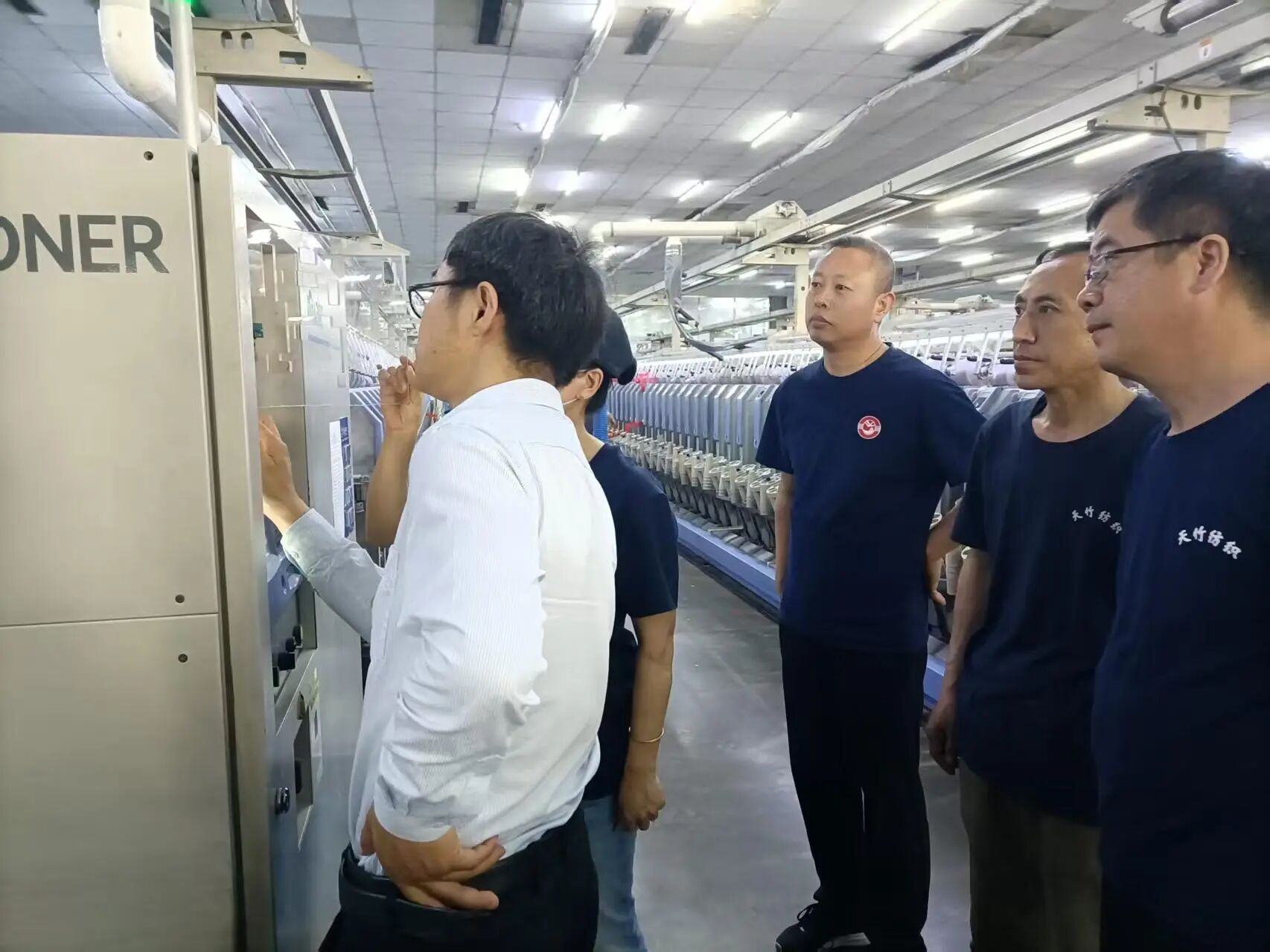 “中國夢·勞動美”全國職工宣講團財貿輕紡煙草產業特色分團走進校園暨紡織行業“勞模工匠助企行”(石家莊站)活動成功舉行