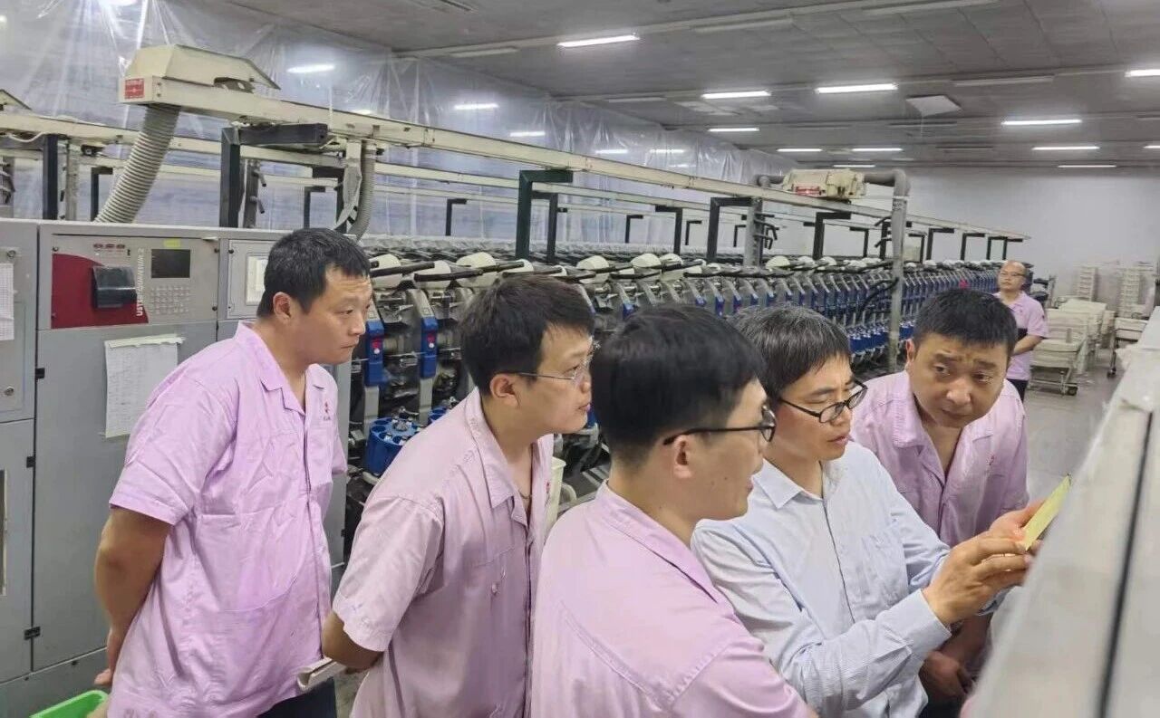 “中國夢·勞動美”全國職工宣講團財貿輕紡煙草產業特色分團走進校園暨紡織行業“勞模工匠助企行”(石家莊站)活動成功舉行