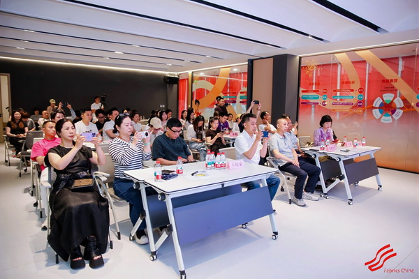 鏈接日常運動與大眾時尚!2027春夏面料趨勢沙龍深度解析專精產品開發